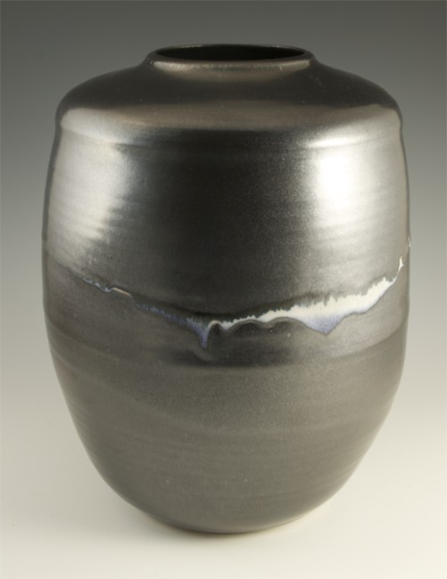 Melancon white line black vase